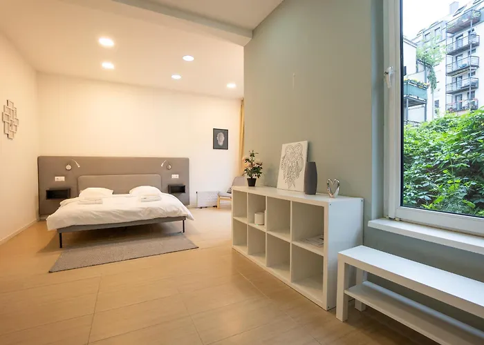 Comfort With Queen-size Bed, Self Check-in K1